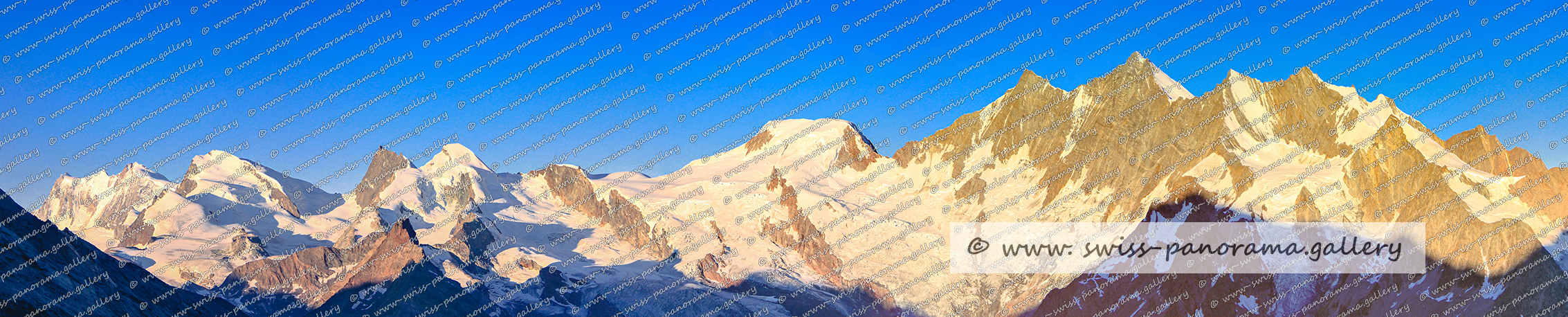 Sonnenaufgang auf Hohsaas im Saastal Walliser Alpenpanorama, Signalkuppe 4554m, Zumsteinspitze 4554m. Nordend 4609m, Strahlhorn 4190m, Rimpfischhorn 4199m, Allalinhorn 4020m,  Alphubel 4206m, Täschhorn 4491m, Dom 4545m, Lenzspitze 4294m, Nadelhorn 4327m, Stecknadelhorn 4241m, Hohberghorn 4219m, Dürrenhorn 4035m