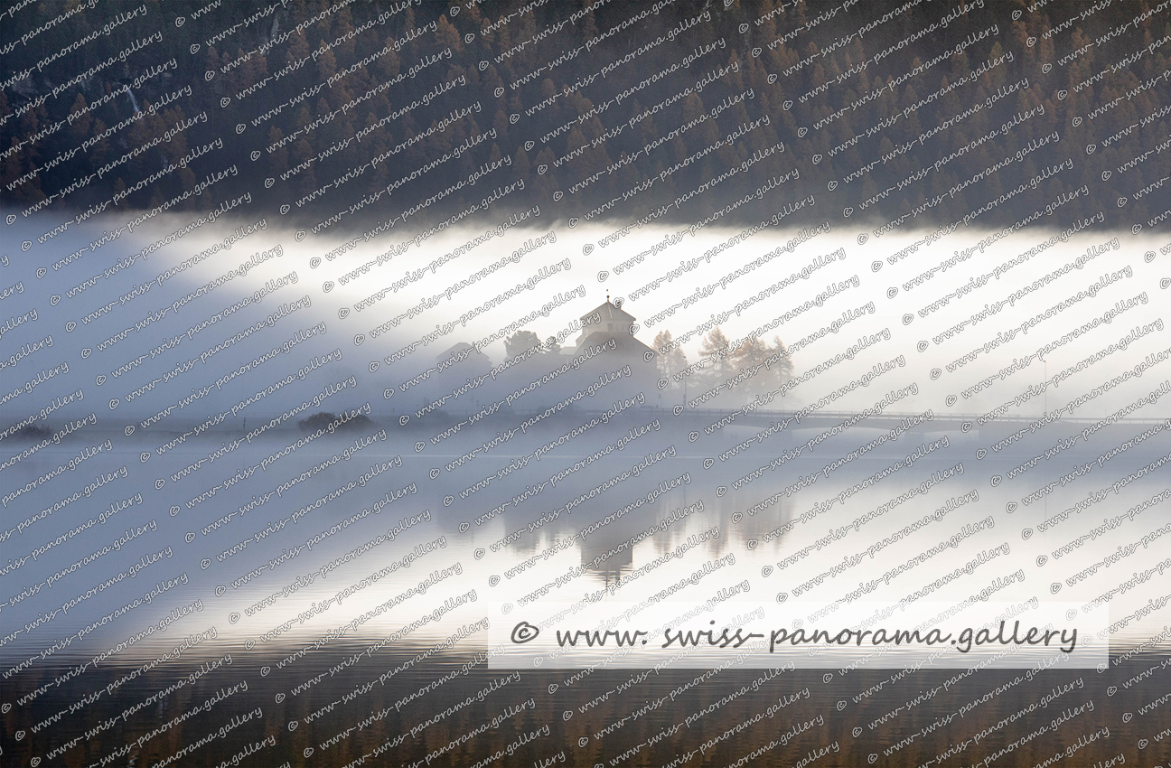 Reflektion von Silaplana und Schloss Crap da Saas im Laj da Champfer Panorama Oberengadin Reflektionen